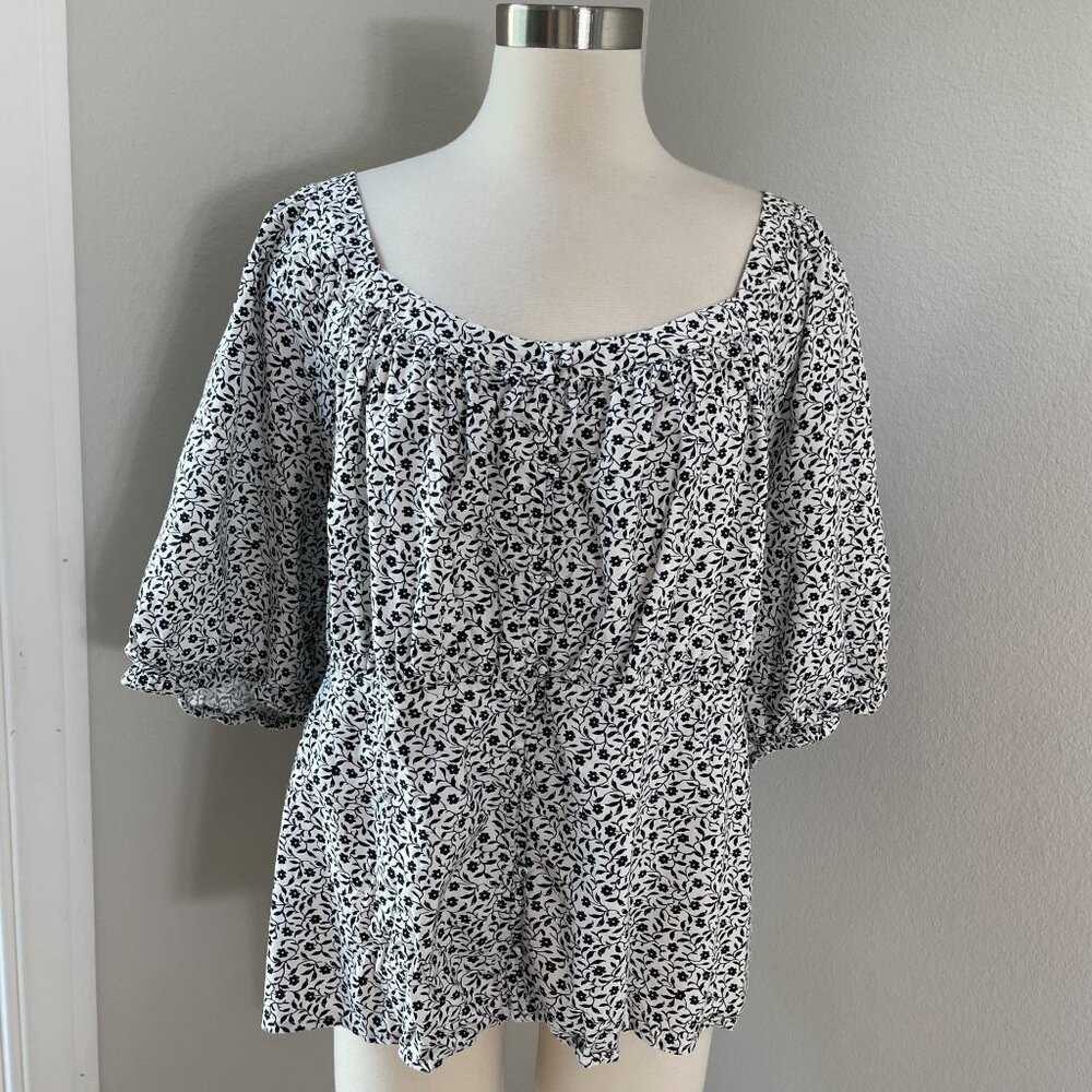 Old Navy‎ Womens Plus 4X White Black Floral Blouse Top Short Sleeve Smocked Back